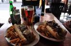 Po-Boy e cerveja da Louisiana em New Orleans, na Louisiana - Estados Unidos